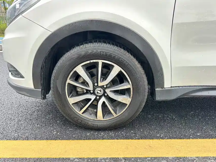 Dongfeng Fengguang Fengguang 580 2018 2017 1.5T CVT Comfort Version