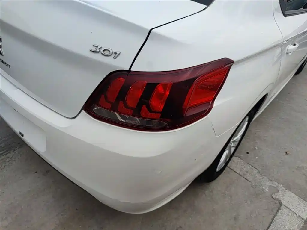 Peugeot 301 2018 1.6L Manual Comfort Edition фото 8