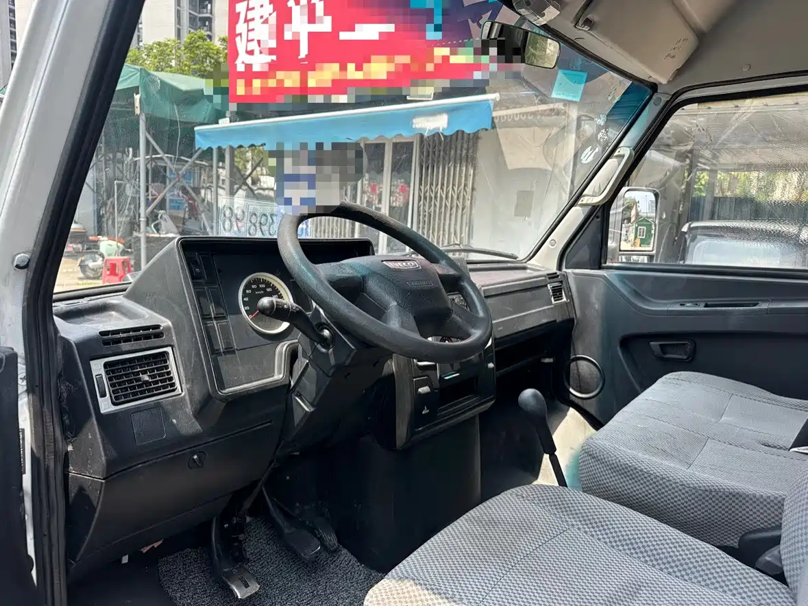 Iveco Daily 2017 2017 Model 2.5T A35 Bus Low Roof 5-7 Seats 47Z5