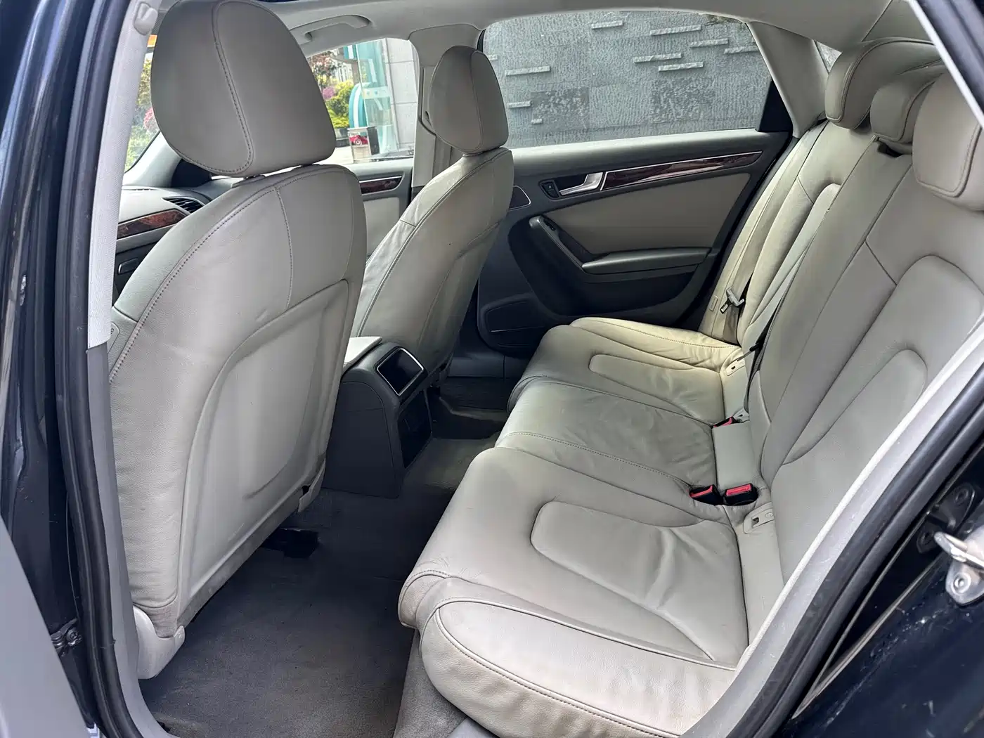Audi A4L 2011 2.0 TFSI Standard фото 9