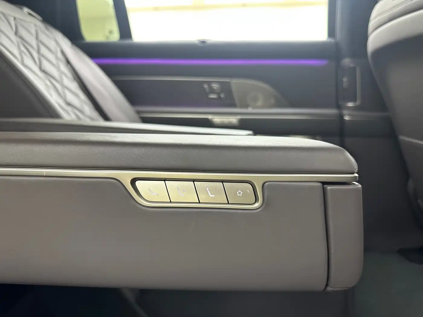 NIO ES8 2025 2025 Model 6-Seat Executive Luxury Edition