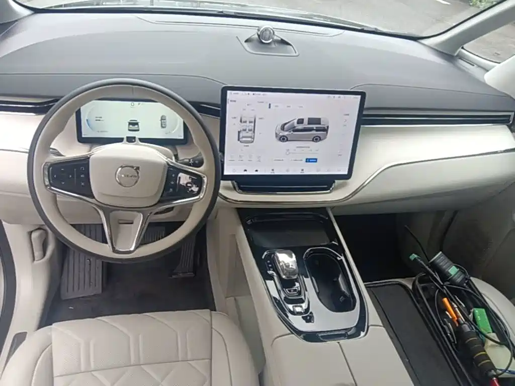 Volvo EM90 2024 2025 Ultra Six-Seater