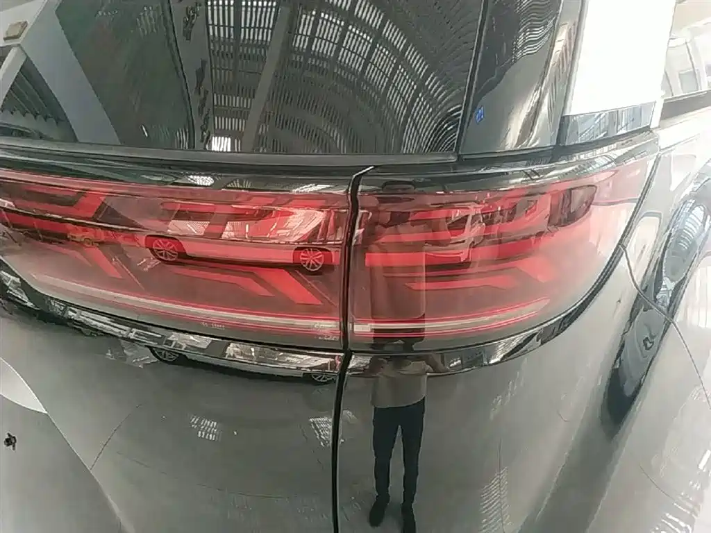 Denza D9 2022 DM-i 970 AWD Flagship фото 8