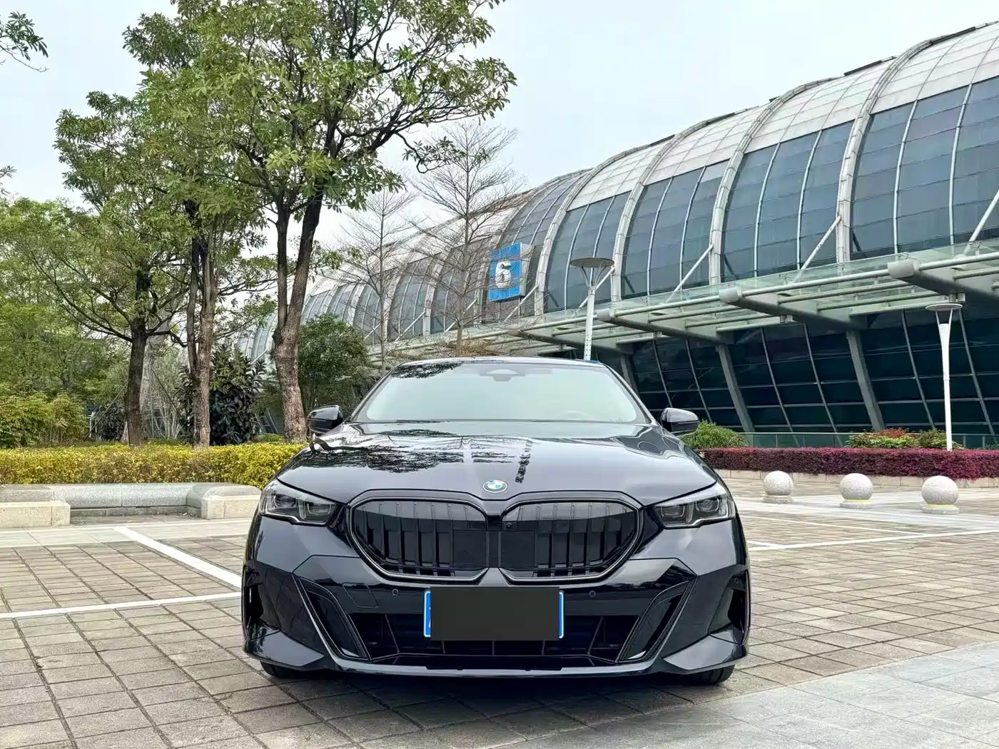 BMW 5 Series 2025 530Li Leading M Sport Package фото 2