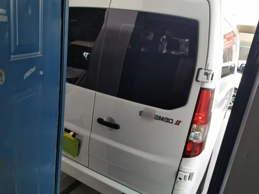Changan Kaicheng Changan Ruixing EM80 2025 2025 Passenger Version Comfort 6-seater 300km Dual Swing Doors