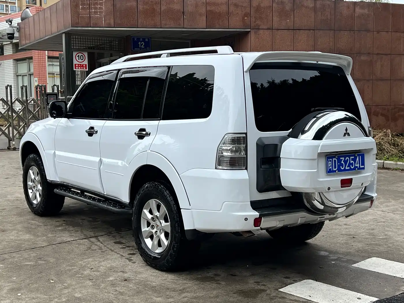 Mitsubishi Pajero (Import) 2009 3.8L 5-Door Premium фото 6