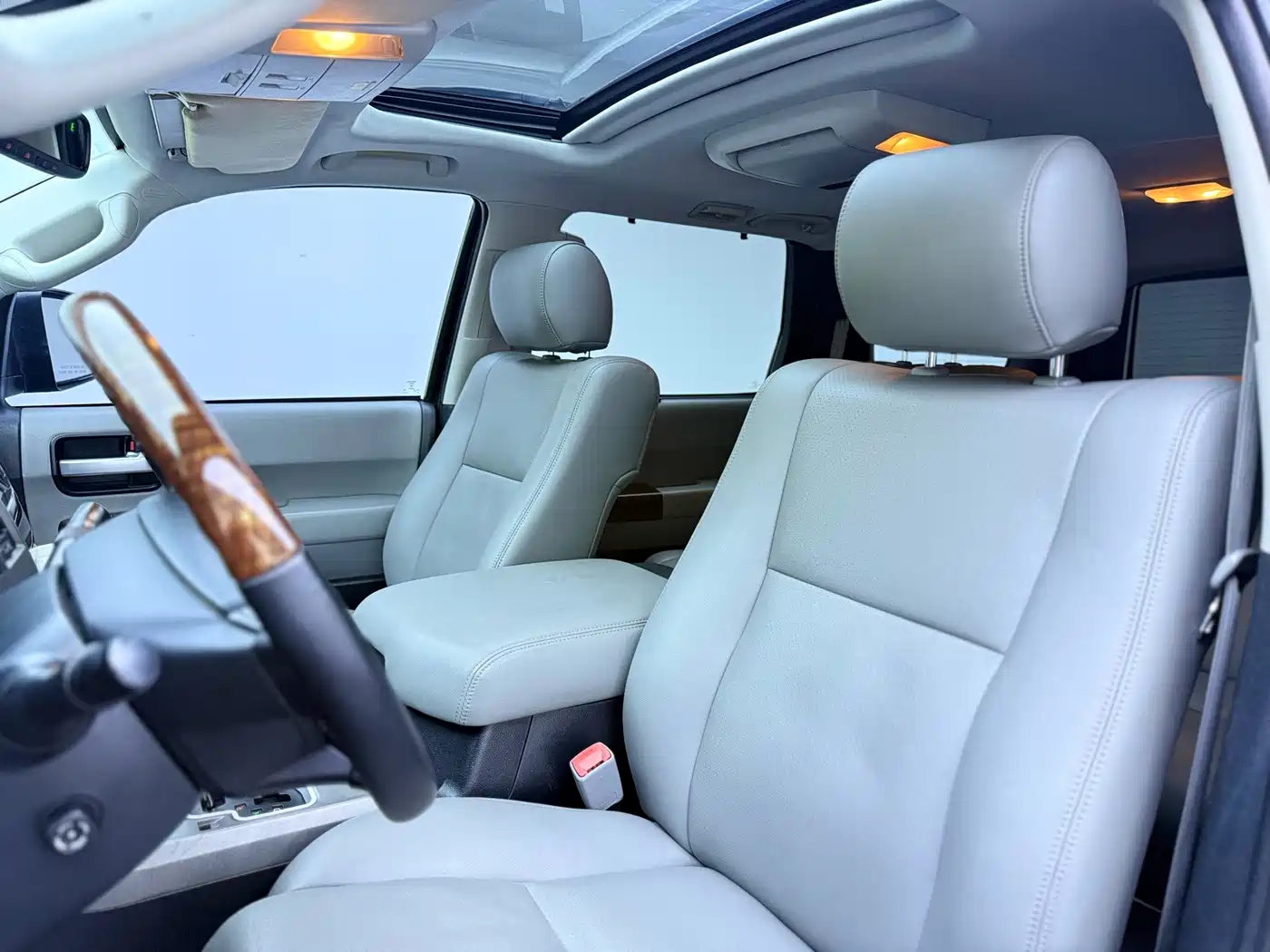 Toyota Sequoia 2010 5.7 Platinum Edition фото 5