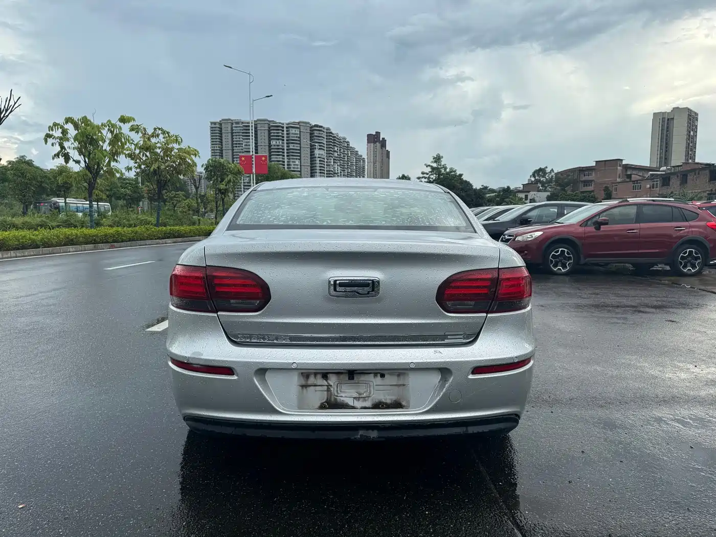 Qoros 3 2014 2014 Sedan 1.6L Manual Deluxe