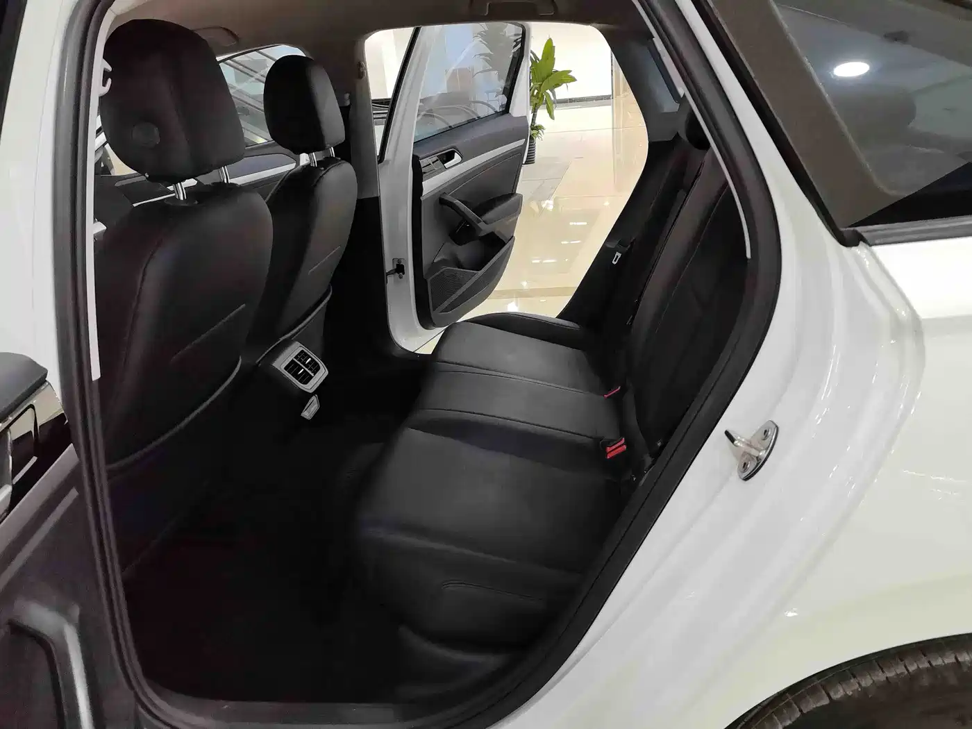 Volkswagen Lavida 2023 Facelift 1.5L Auto Comfort Edition фото 8