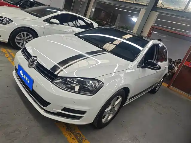 VOLKSWAGEN GOLF