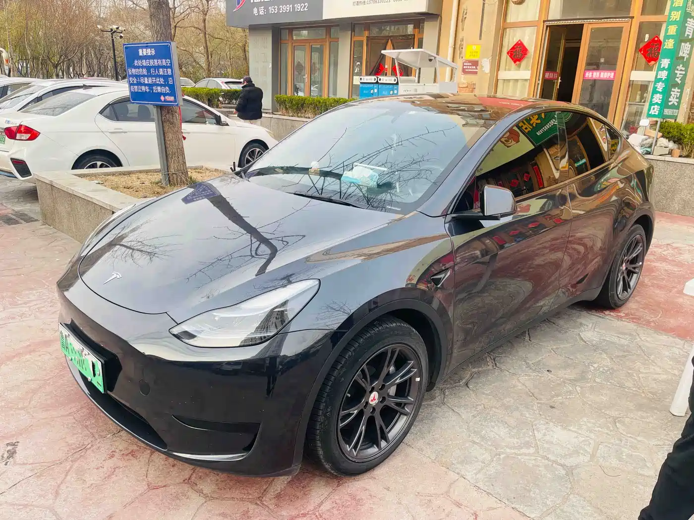 TESLA MODEL Y