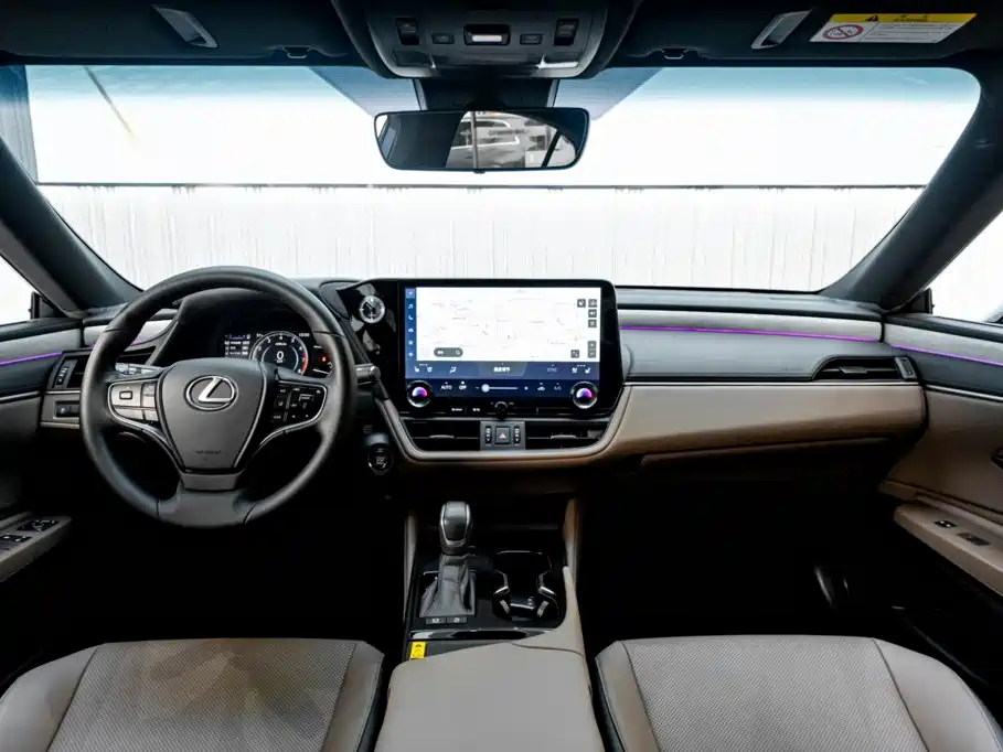 Фото 15 - Lexus ES