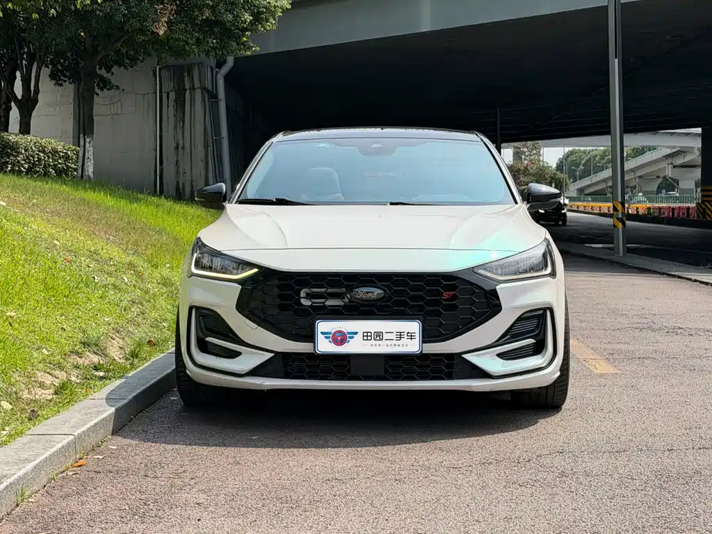Ford Focus 2023 2022 Hatchback EcoBoost 180 Automatic ST Line