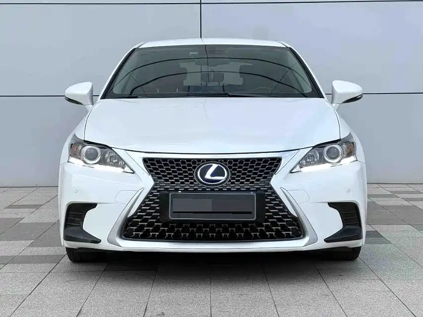 Фото 2 - Lexus CT
