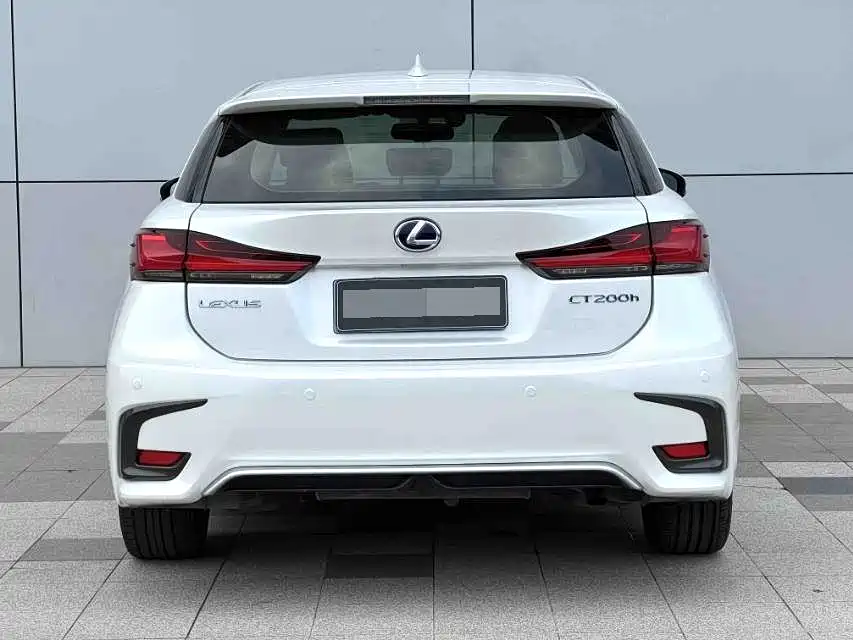 Фото 9 - Lexus CT
