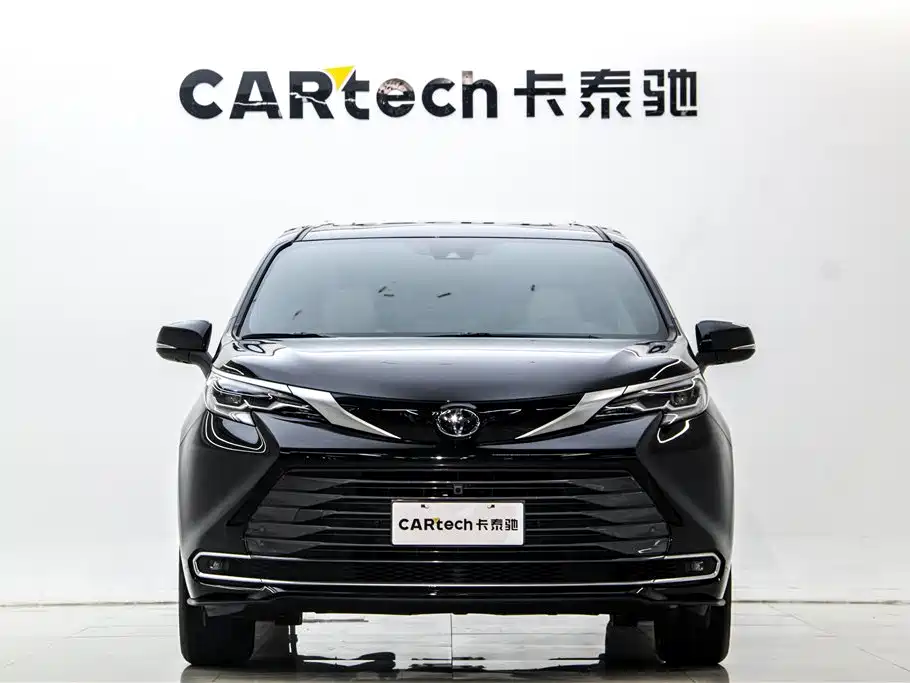 Toyota Sienna 2024 2.5L Hybrid 4WD Premium Edition фото 2