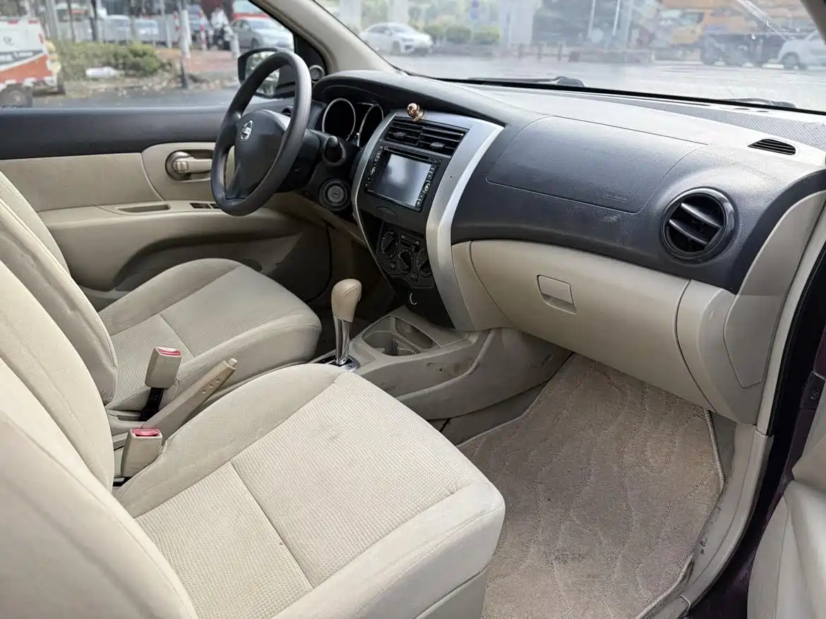 Nissan Livina 2014 2013 1.6XE CVT Comfort