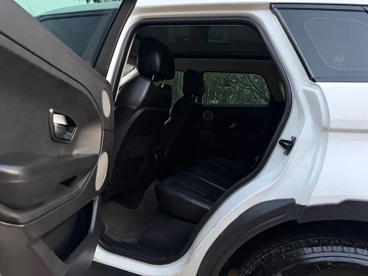 Land Rover Range Rover Evoque 2015 2.0T 5-Door Fashion Edition фото 6