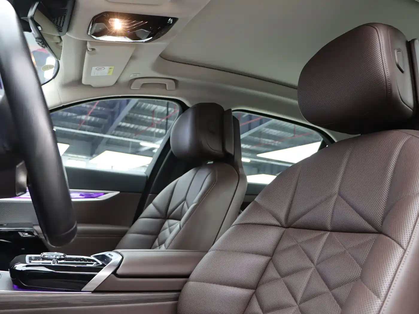 BMW 7 Series 2023 Model 735Li Luxury Package фото 23