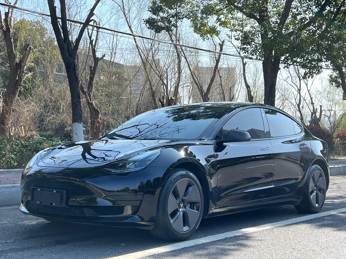 TESLA MODEL 3