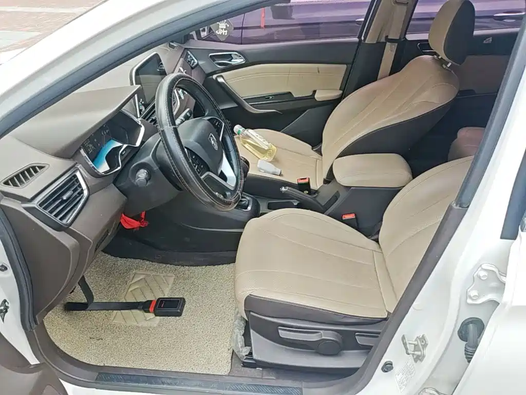 Baojun 310W 2018 2017 1.5L Manual Fashion Edition (China V)