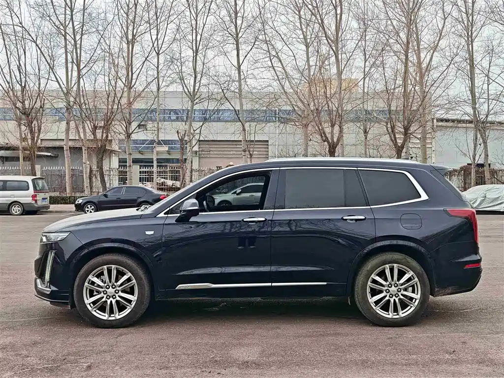 CADILLAC XT6