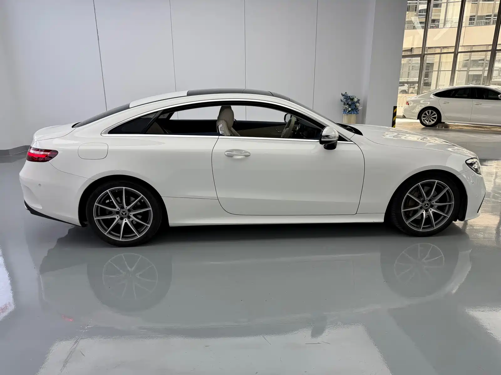 Фото 14 - Mercedes-Benz E-Class (Import)