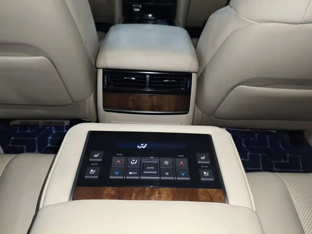 Photo 17 - Lexus LX