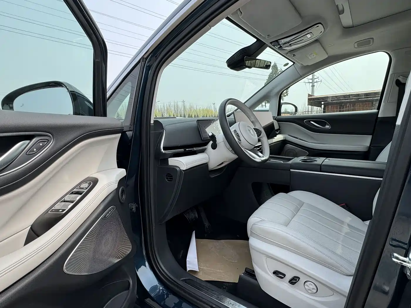 Voyah Auto Voyah Dreamer 2025 PHEV AWD Flagship Kunpeng Edition фото 4