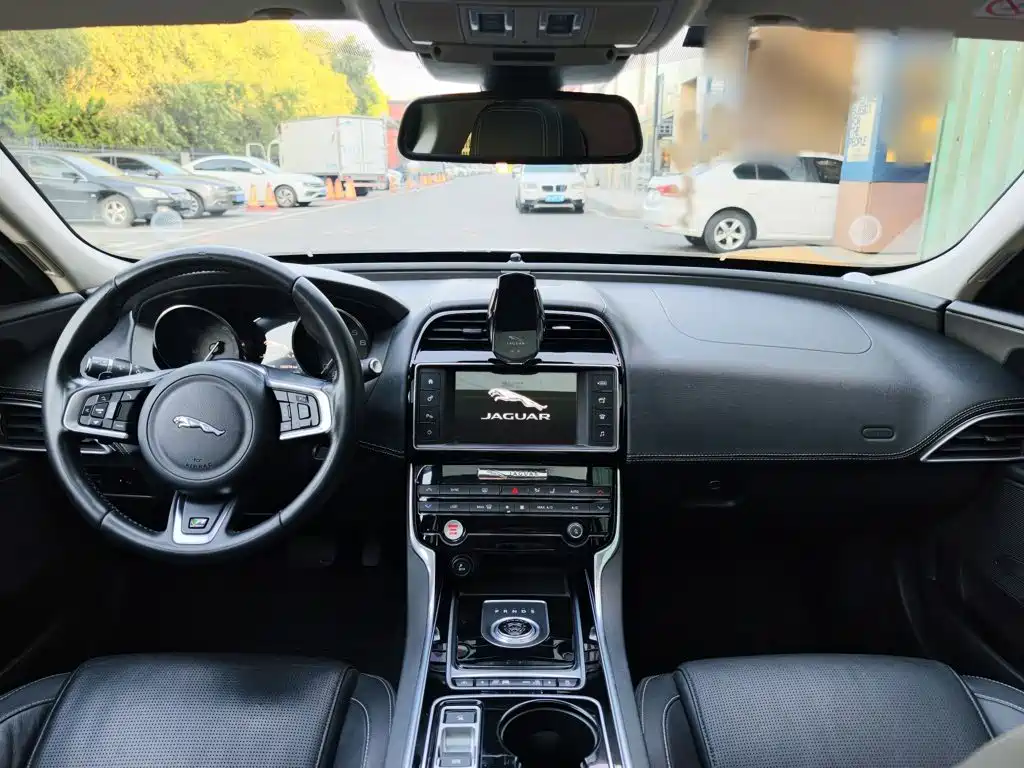 Jaguar XE 2016 2015 2.0T 200PS R-Sport