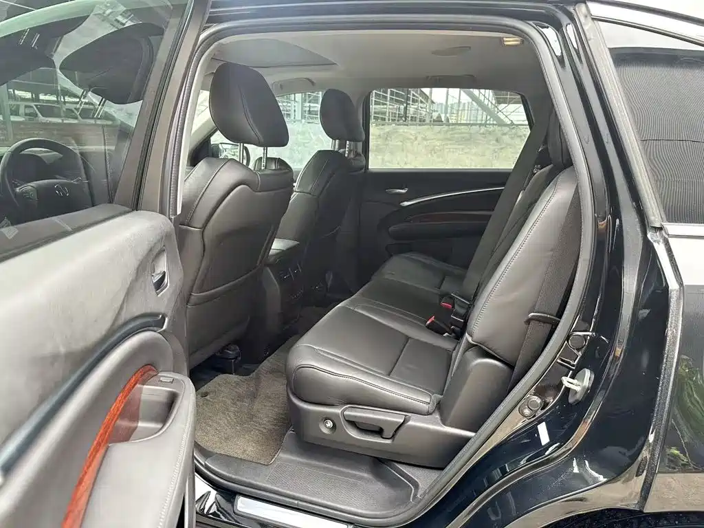 Фото 17 - Acura MDX