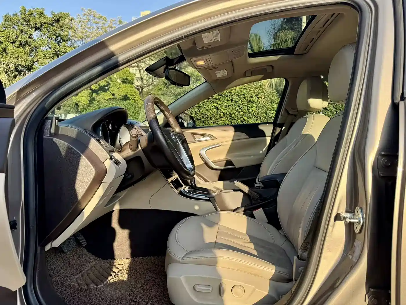 Buick Regal 2012 Model 2.0L Luxury фото 2