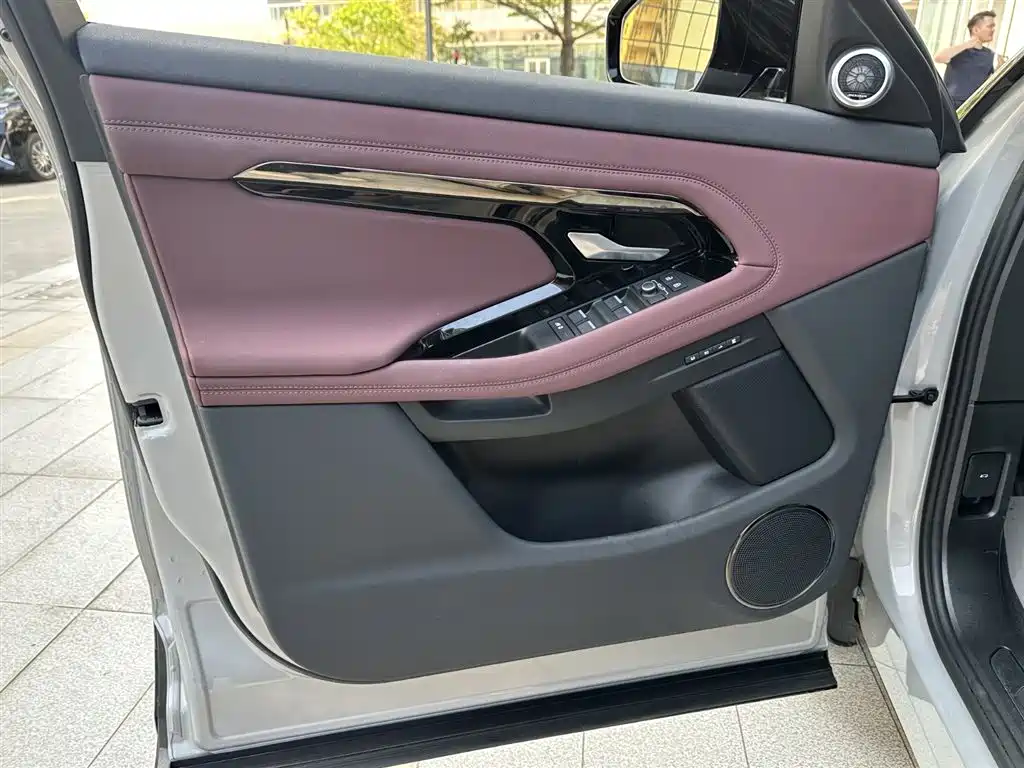Land Rover Range Rover Evoque 2024 Range Rover Evoque L 249PS Light Master Edition фото 24