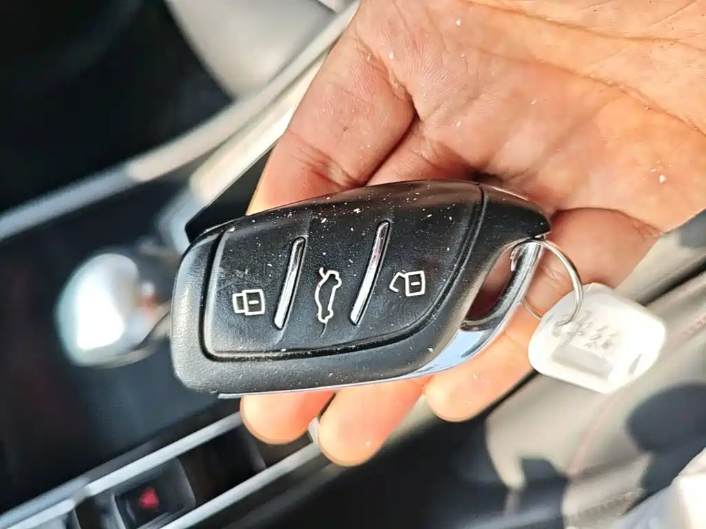 Фото 9 - Roewe i5