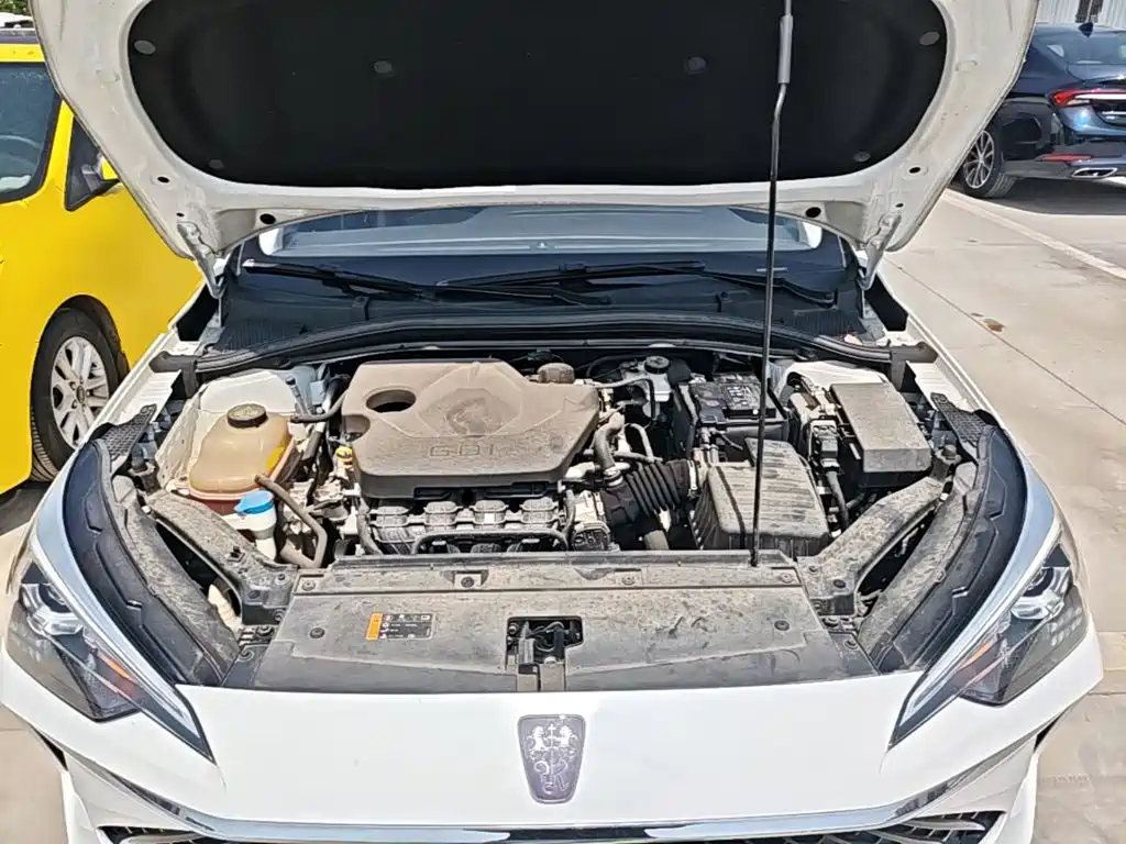 Фото 20 - Roewe i5