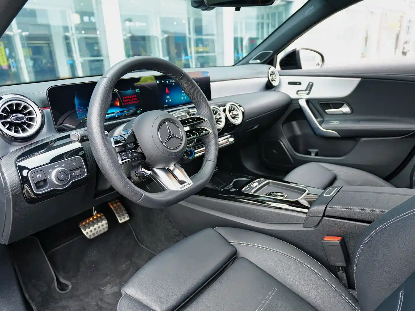 Mercedes-Benz A-Class AMG 2025 Facelift AMG A 35 L 4MATIC фото 10