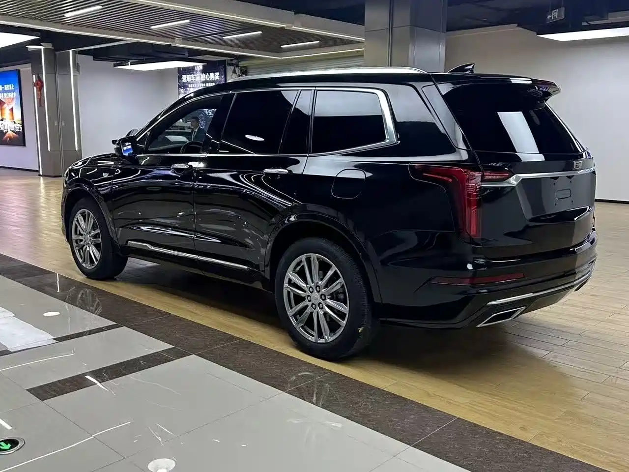 CADILLAC XT6