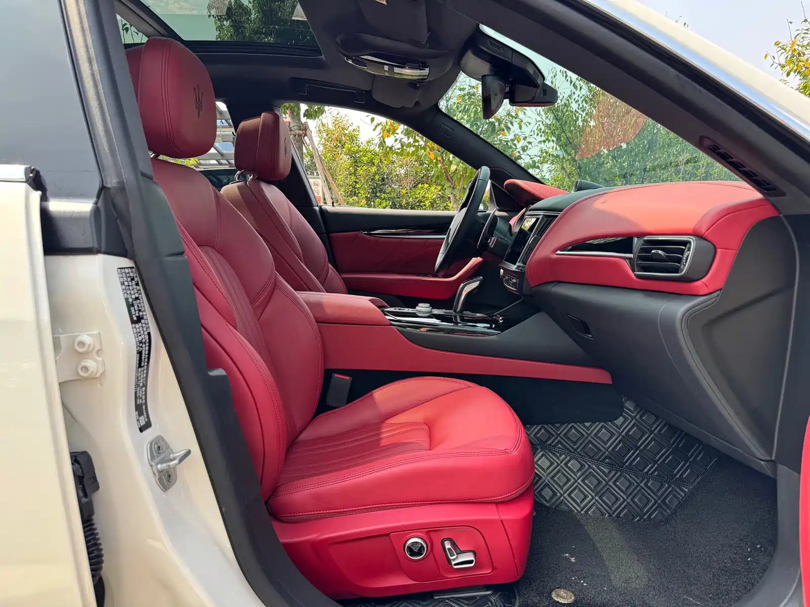 Фото 7 - Maserati Levante