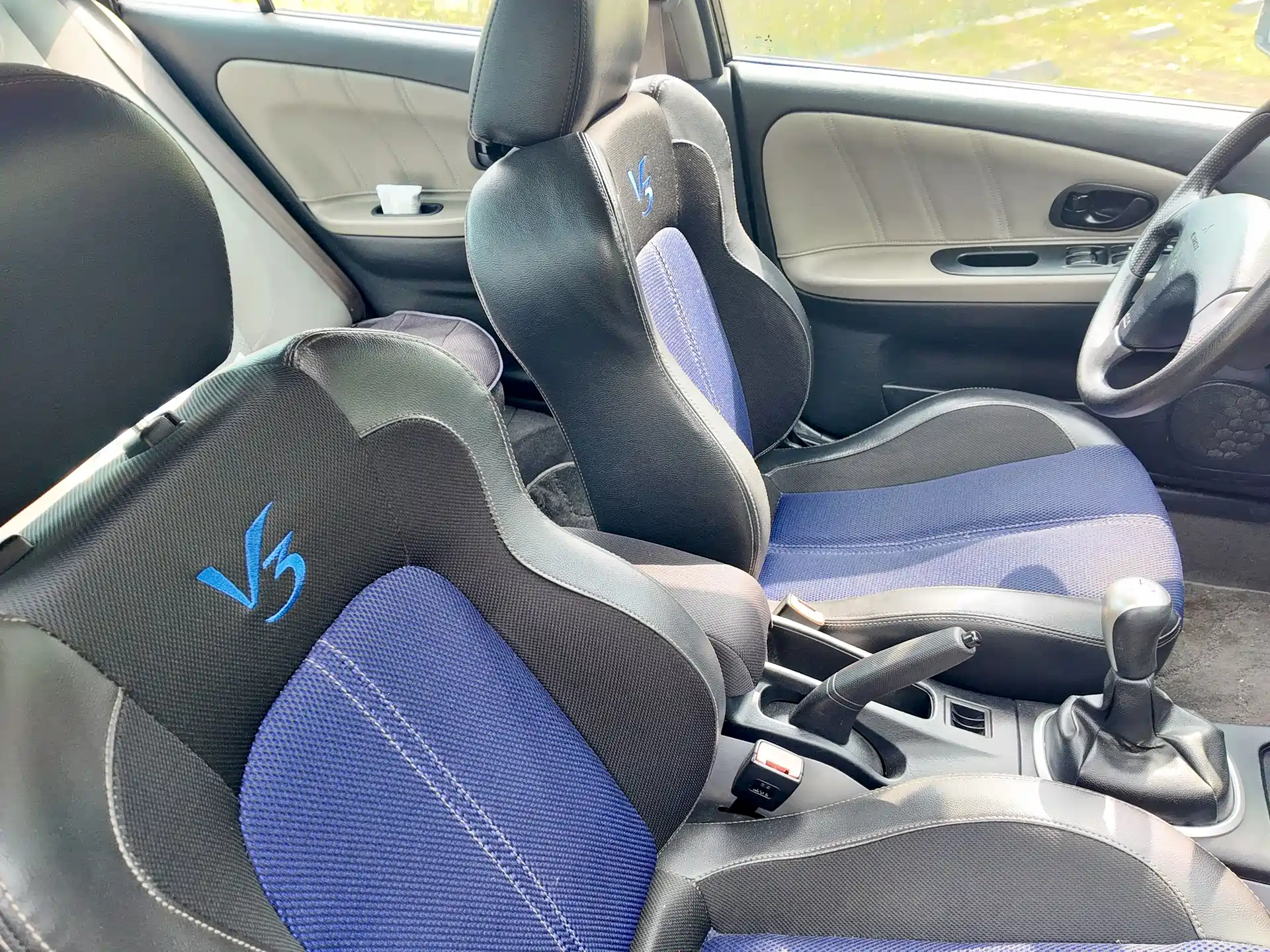 Фото 46 - Mitsubishi Lancer