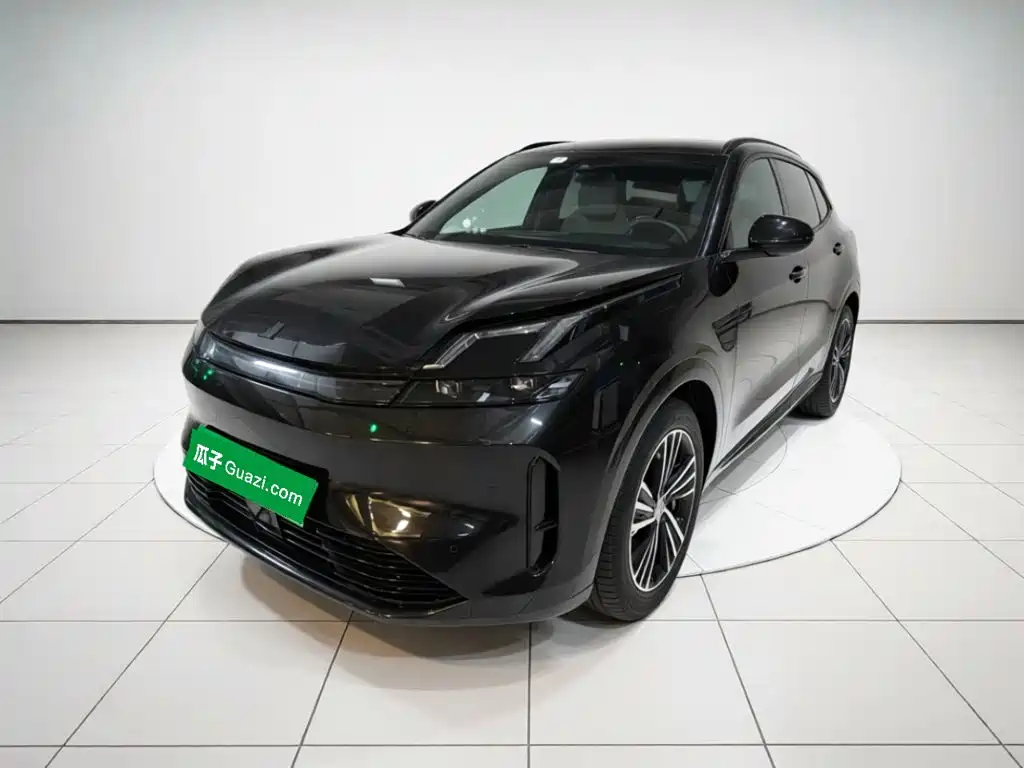 Lynk & Co 08 EM-P 2023
