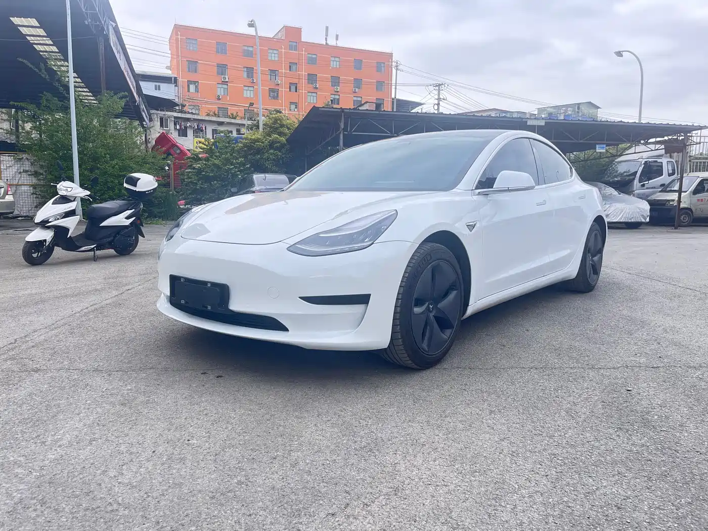 TESLA MODEL 3