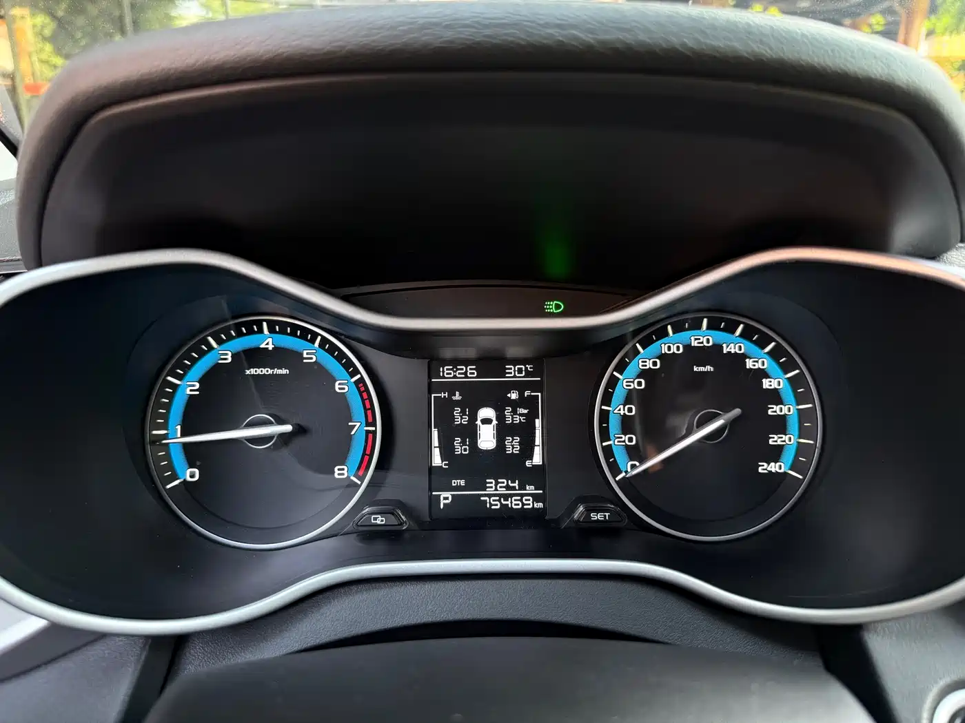 Фото 14 - Geely Emgrand