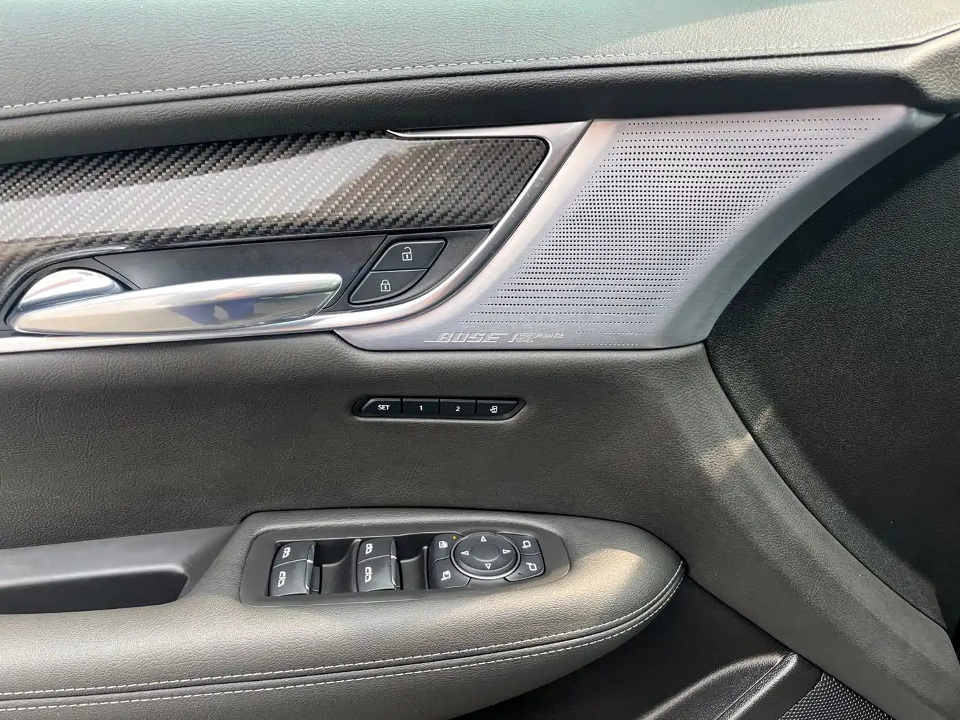 Cadillac XT6 2025 2.0T 6-Seater AWD Executive Black Label Edition фото 6