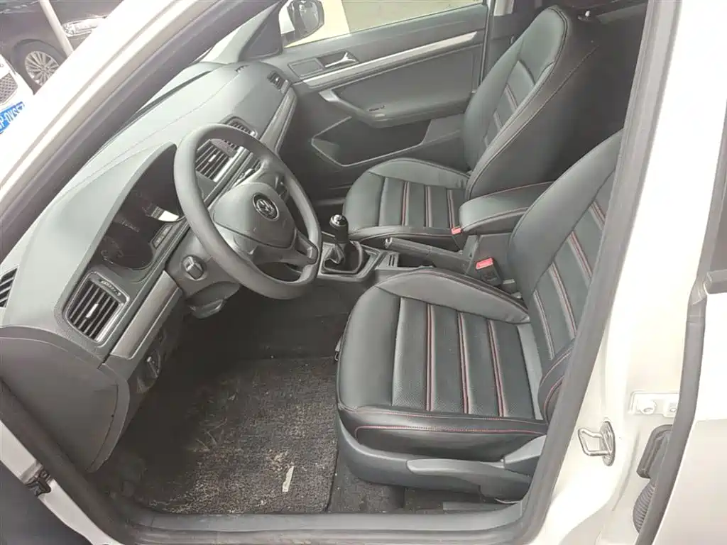 Volkswagen Lavida 2017 1.6L Manual Trend Edition фото 15