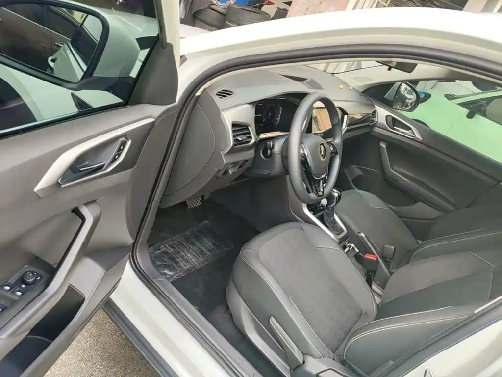 Photo 16 - Volkswagen T-Cross
