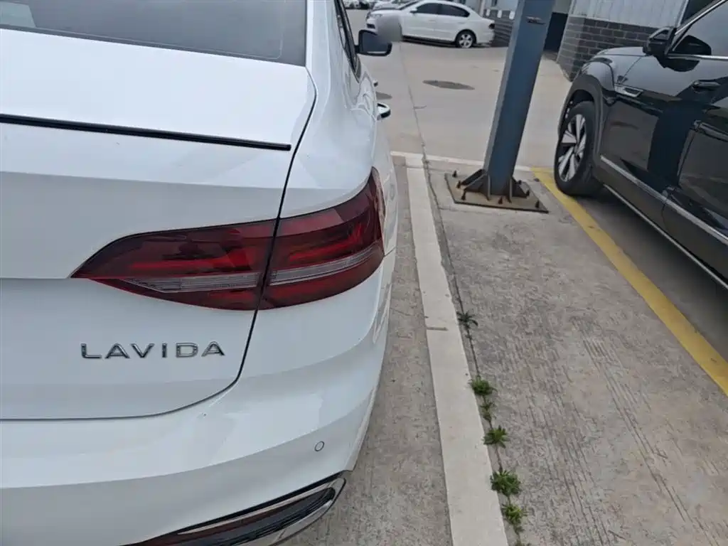 Volkswagen Lavida 2024 Model 300TSI DSG Starlight Leading Edition фото 8
