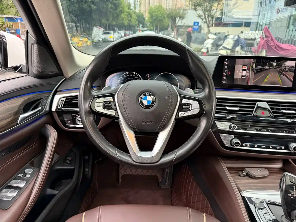 Photo 14 - BMW 5 Series