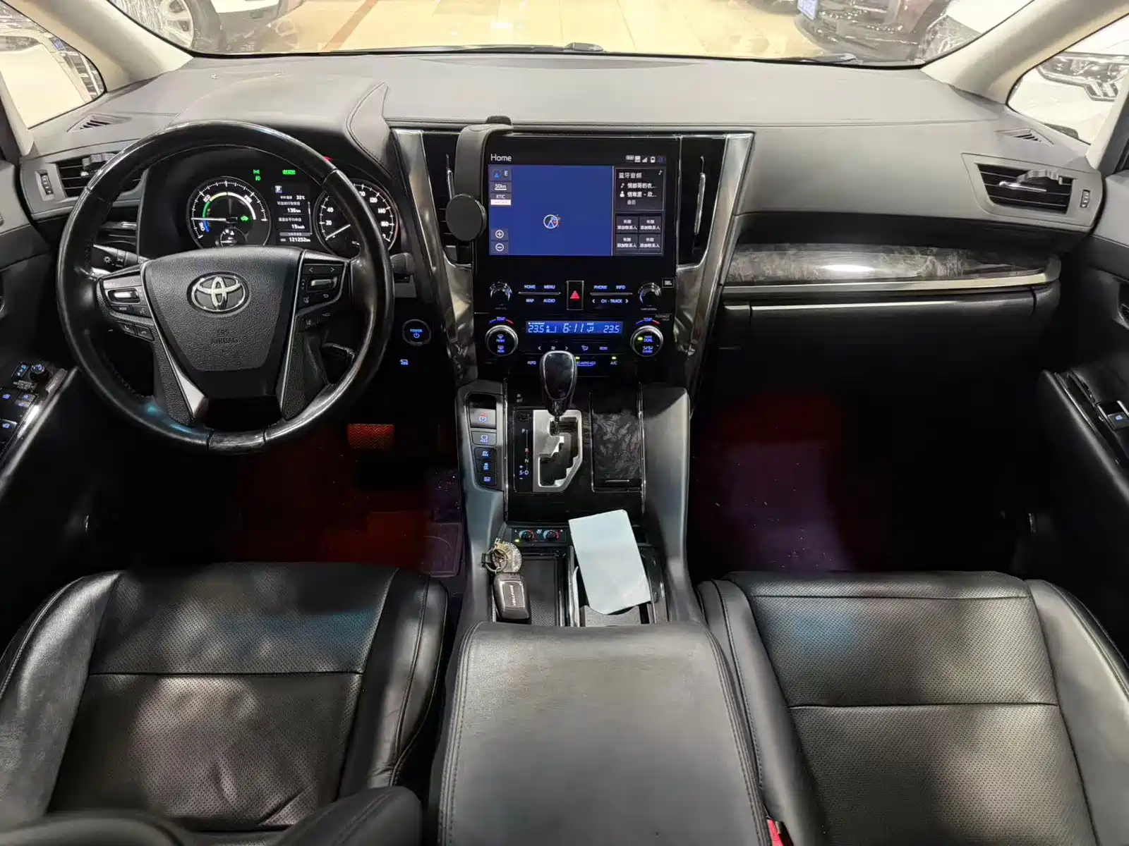 Фото 5 - Toyota Vellfire