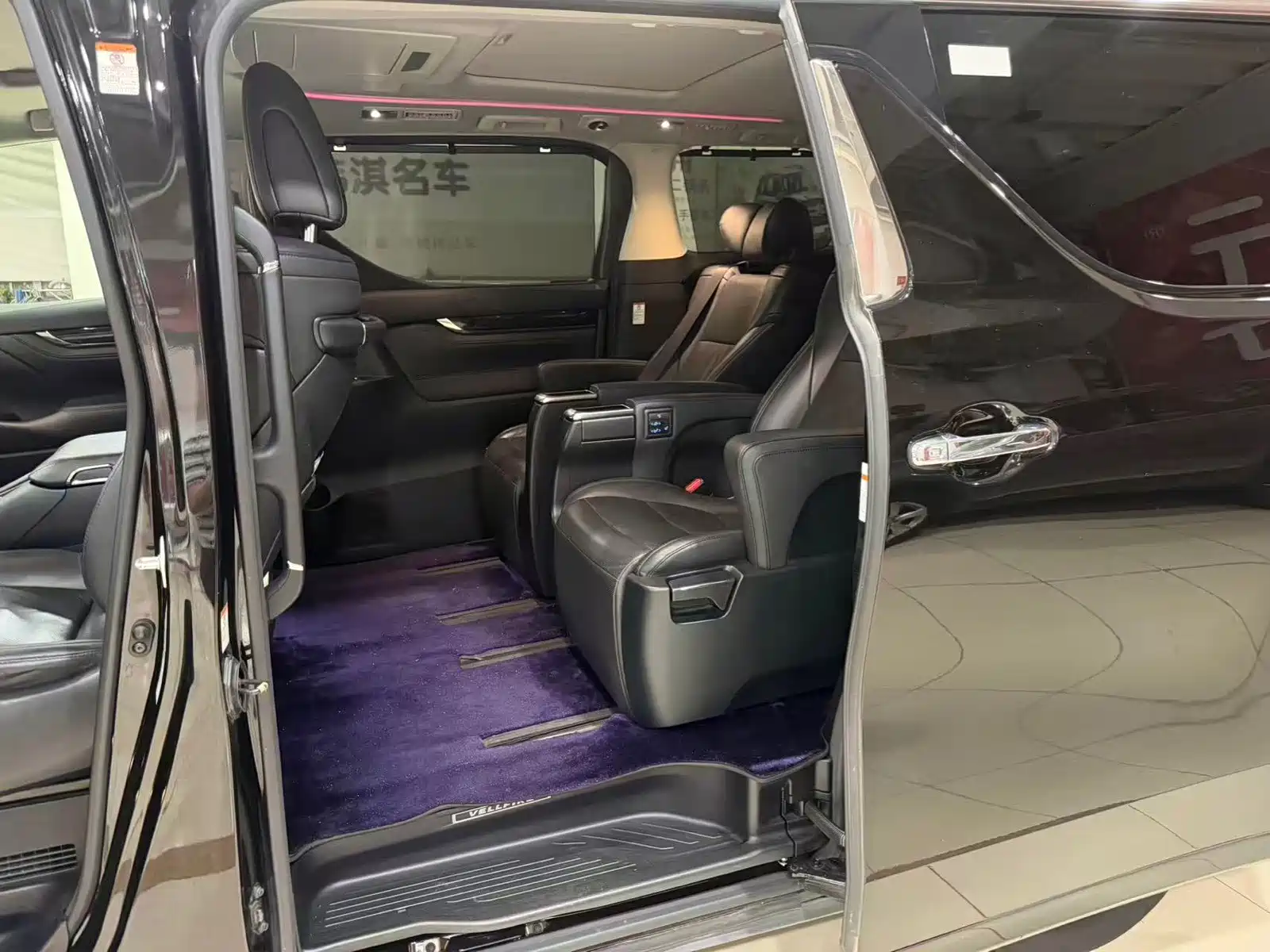 Фото 11 - Toyota Vellfire