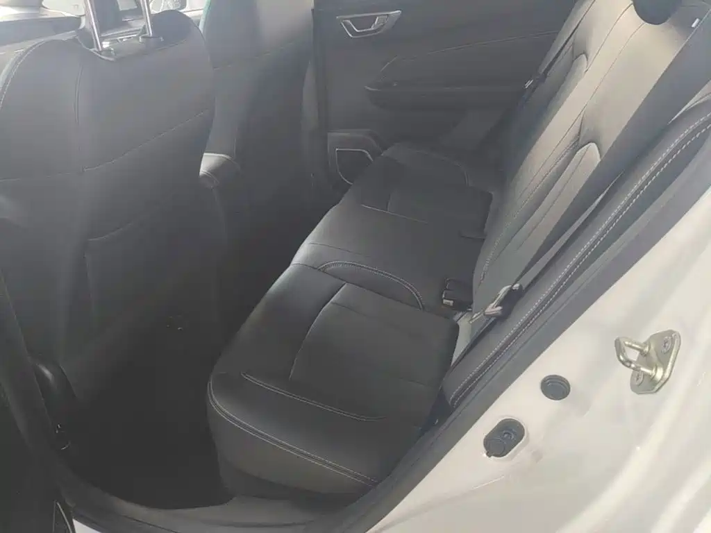 Фото 17 - Geely Vision X3